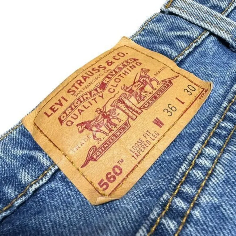 Vintage Levi's 560 Men's 34x30 Loose Fit Tapered Jeans 90s‎ Vintage 1995 USA